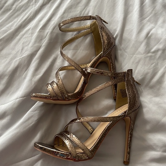 Shoe dazzle. Bronze snakeskin heels. Size 7.5 - Picture 2 of 4